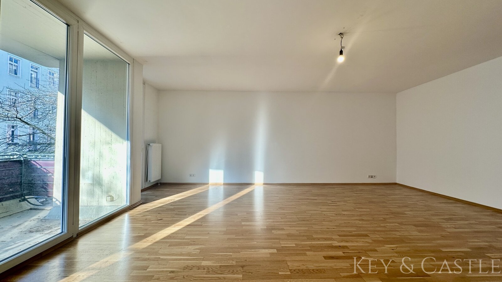 Effizienz trifft Eleganz: 3-Zimmer-Refugium ohne Platzverschwendung in Mitte