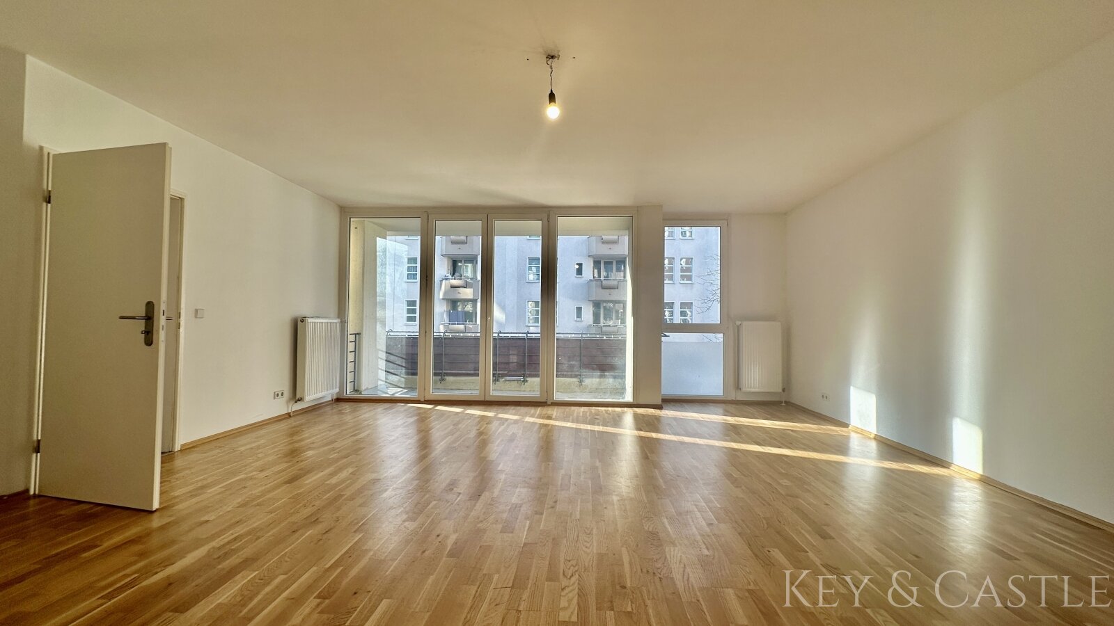 Effizienz trifft Eleganz: 3-Zimmer-Refugium ohne Platzverschwendung in Mitte