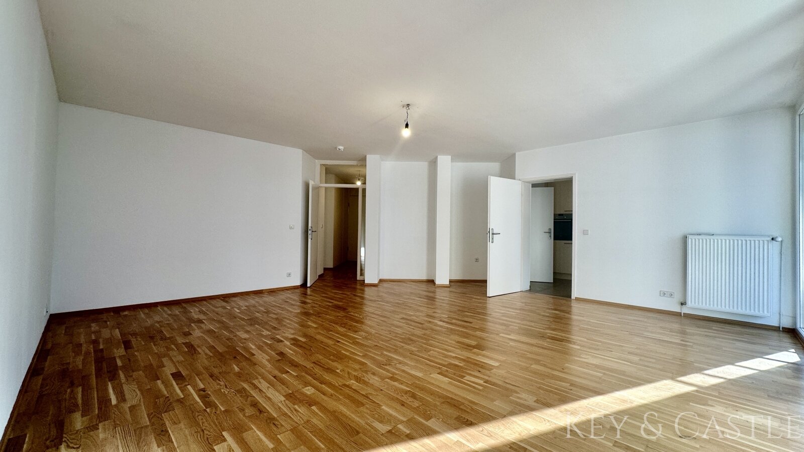 Effizienz trifft Eleganz: 3-Zimmer-Refugium ohne Platzverschwendung in Mitte