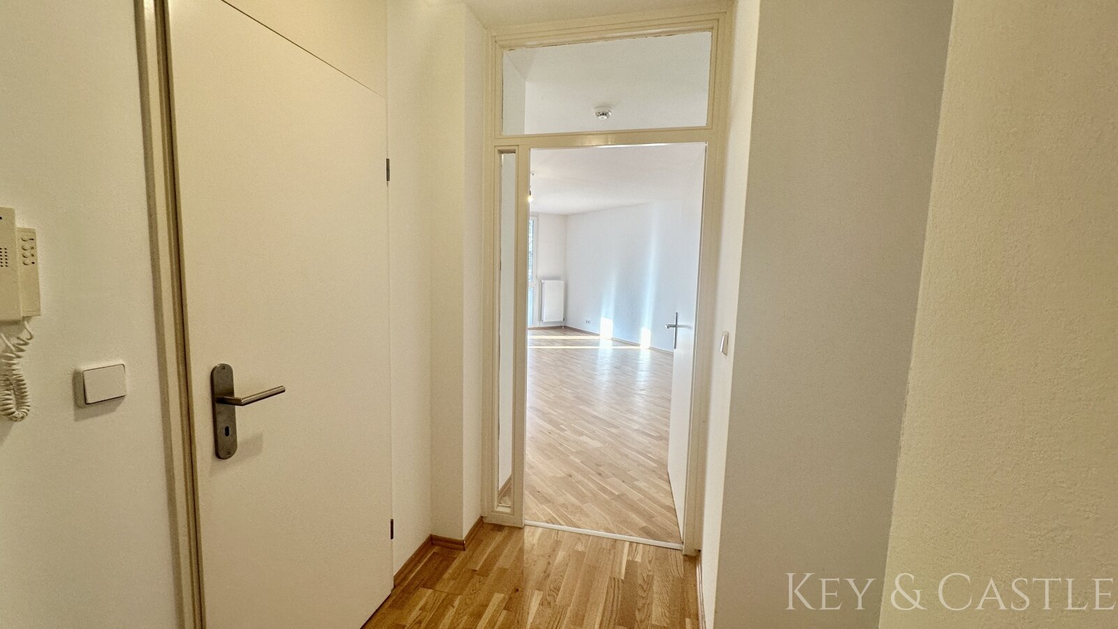 Effizienz trifft Eleganz: 3-Zimmer-Refugium ohne Platzverschwendung in Mitte