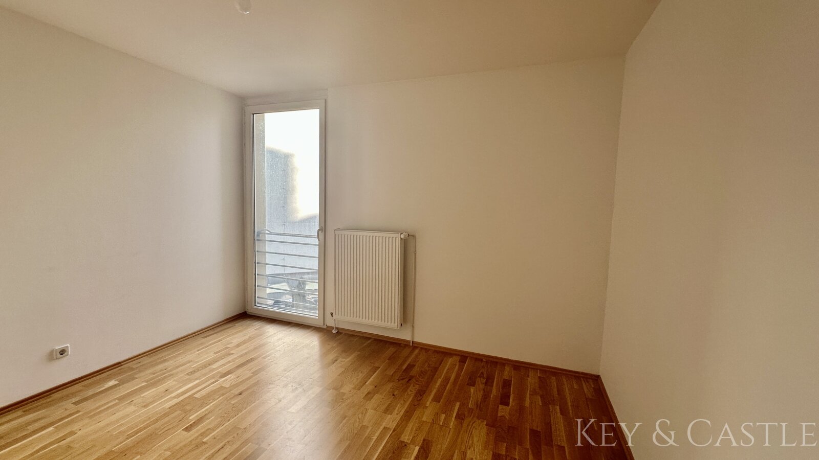 Effizienz trifft Eleganz: 3-Zimmer-Refugium ohne Platzverschwendung in Mitte