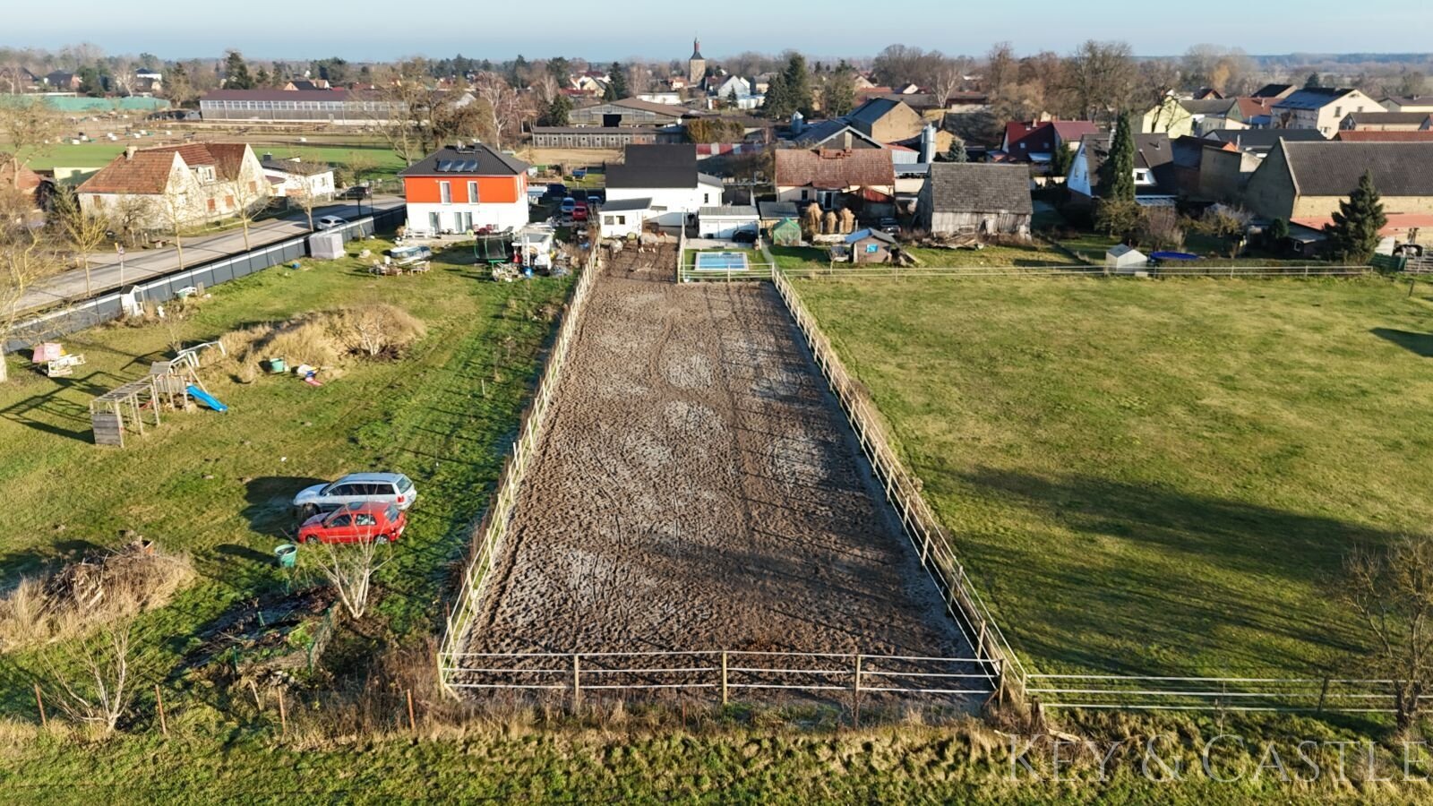 Kernsaniertes Einfamilienhaus mit Pferdehaltung in Oberkrämer 