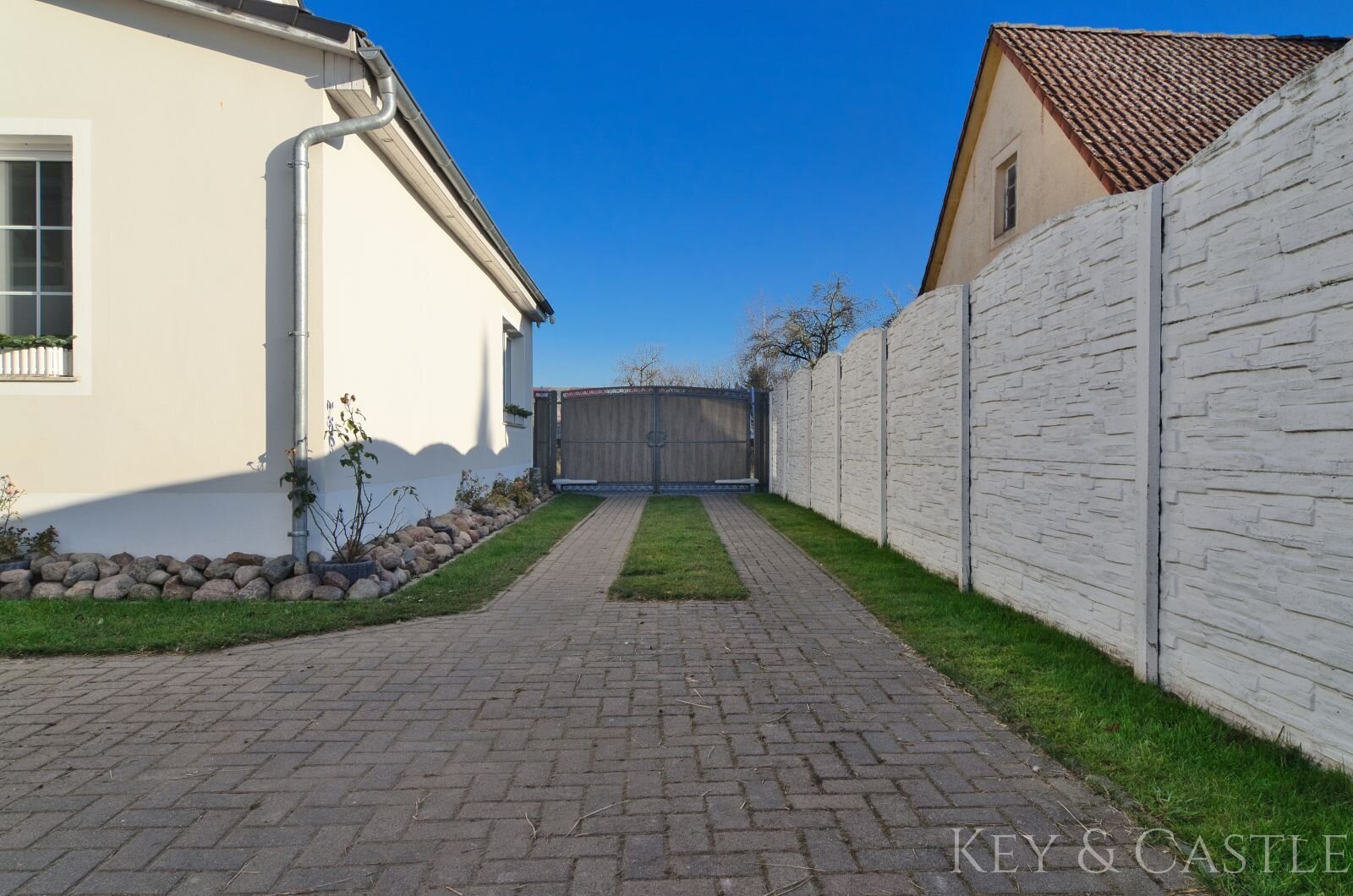Kernsaniertes Einfamilienhaus mit Pferdehaltung in Oberkrämer 