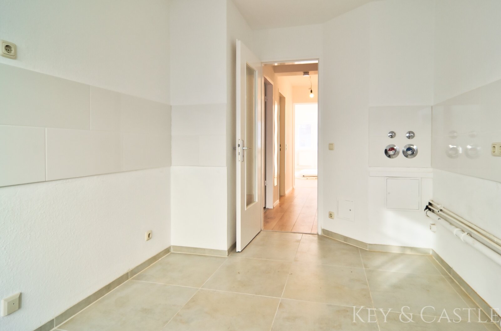 Lichtdurchflutetes Wohnglück: 3 Zimmer mit Balkon in Neukölln