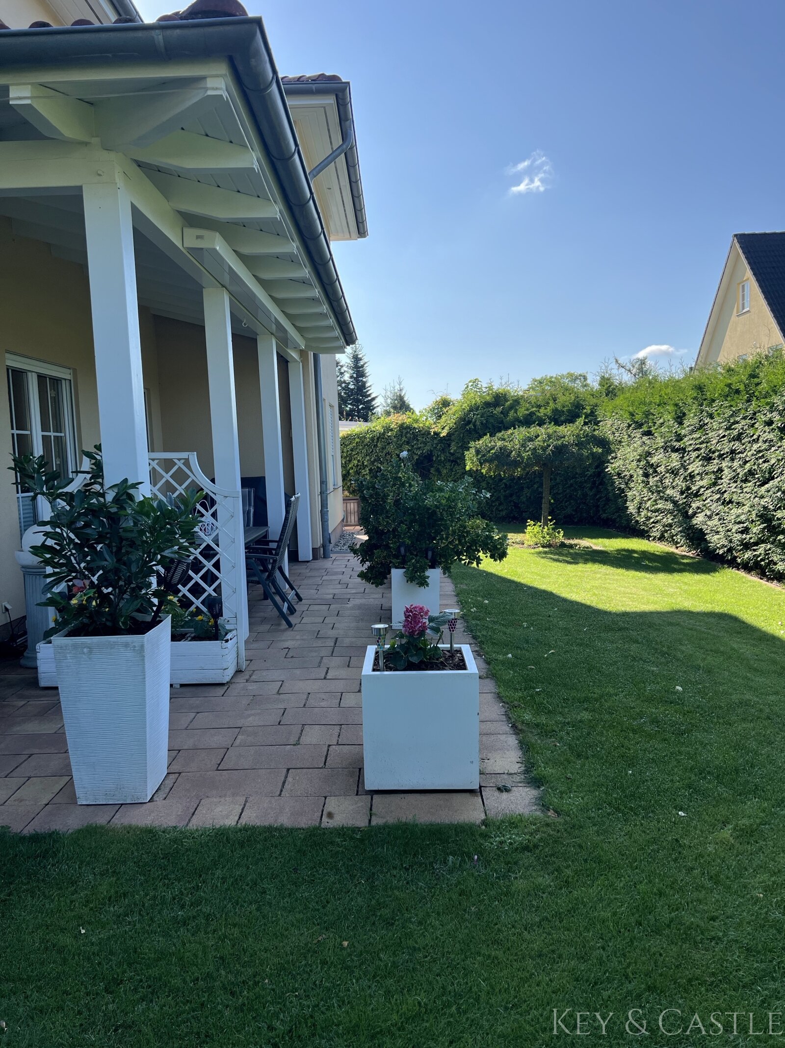 Design trifft Lebensqualität – Architektenhaus mit Gartenidylle und großzügigem Außenbereich“