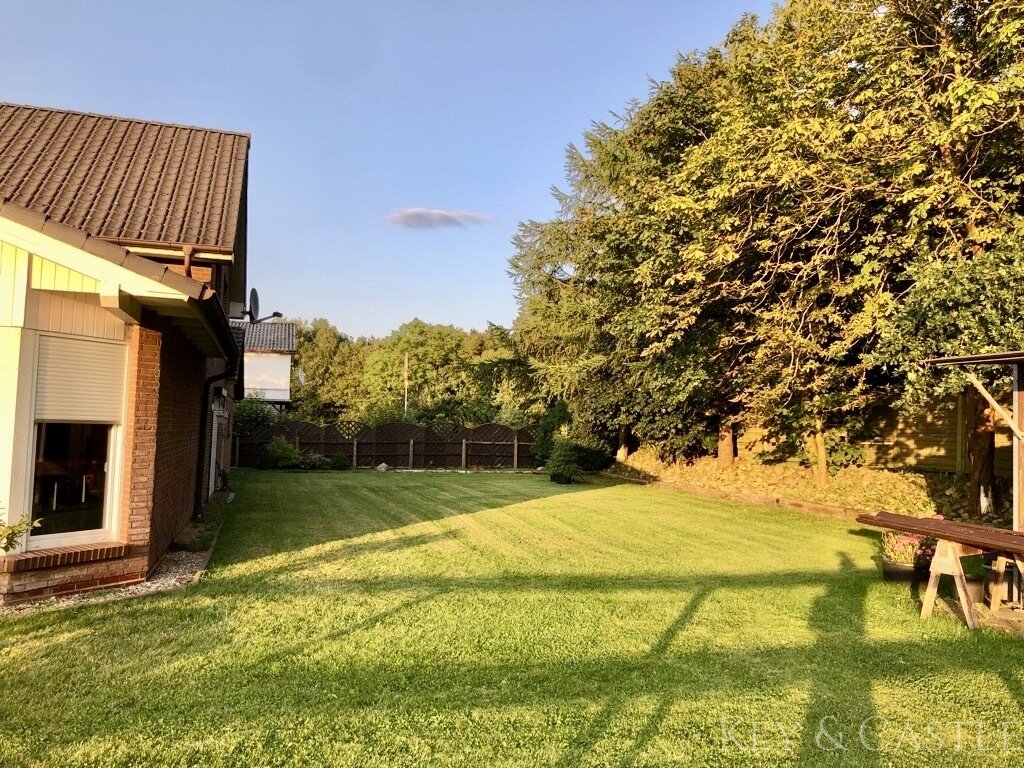 großzügiger Garten am Wohnhaus 