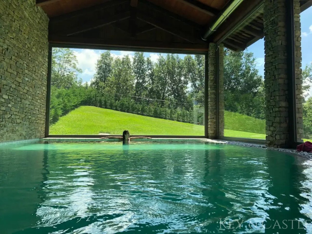 Schwimmbad mit Bergblick Schwimmbad mit Bergblick