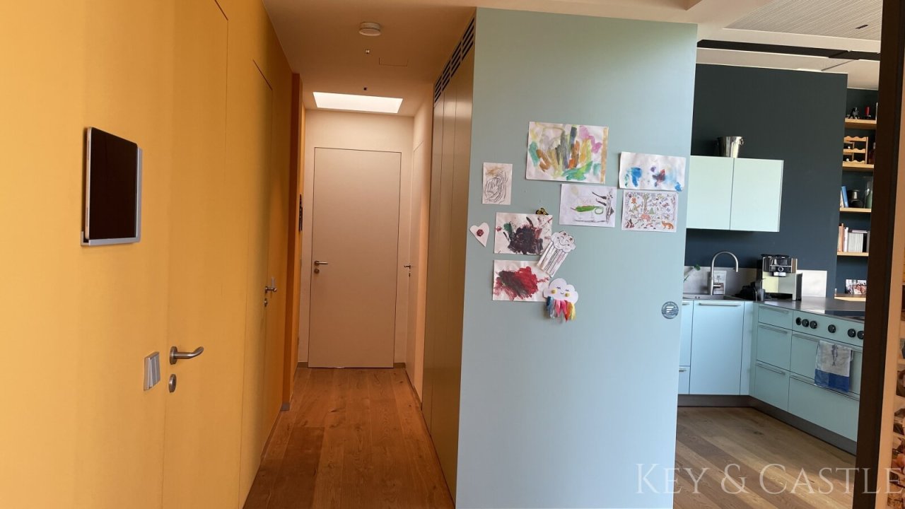 Flur, Blick zu Kinderzimmern und Küche Flur, Blick zu Kinderzimmern und Küche