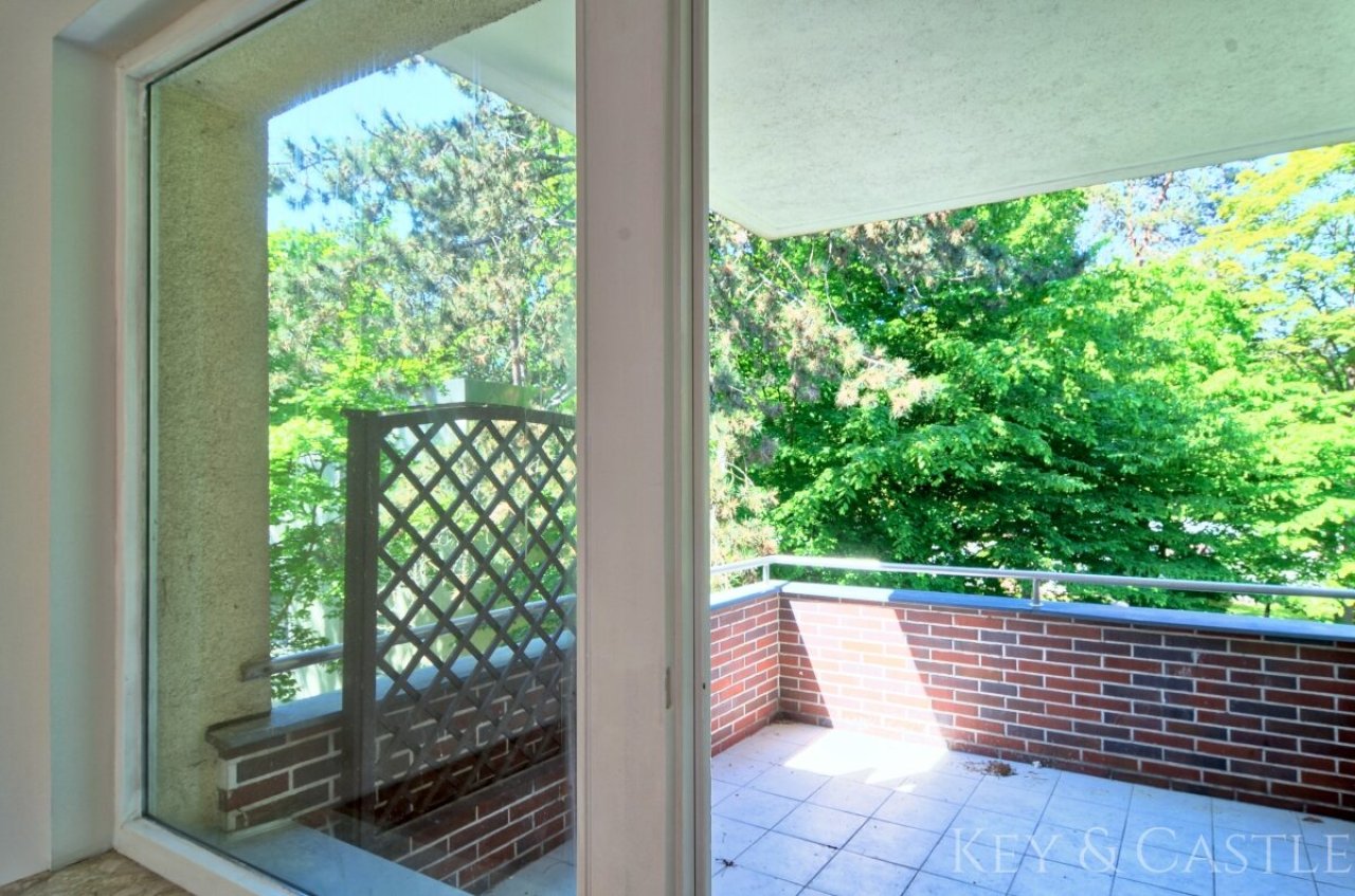 Sonniger Westbalkon mit beruhigendem Grünblick Sonniger Westbalkon mit beruhigendem Grünblick