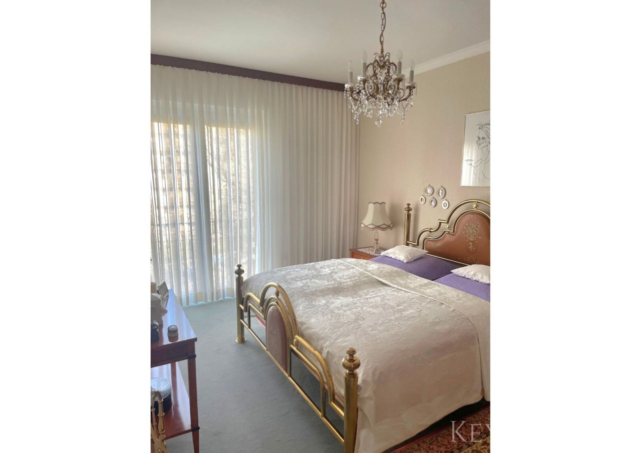 Schlafzimmer mit französischem Balkon