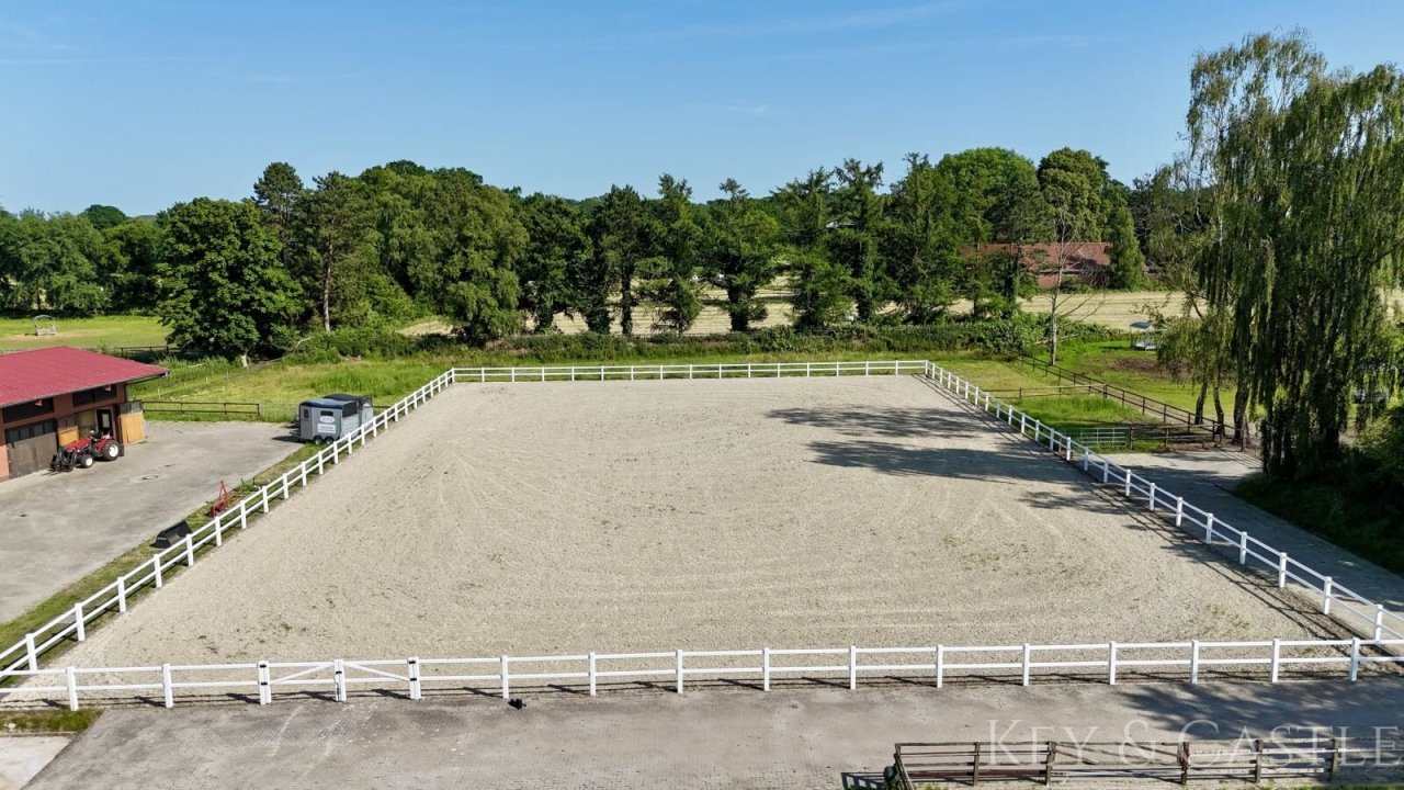 Außenreitplatz 1. (40x60m) Außenreitplatz 1. (40x60m)