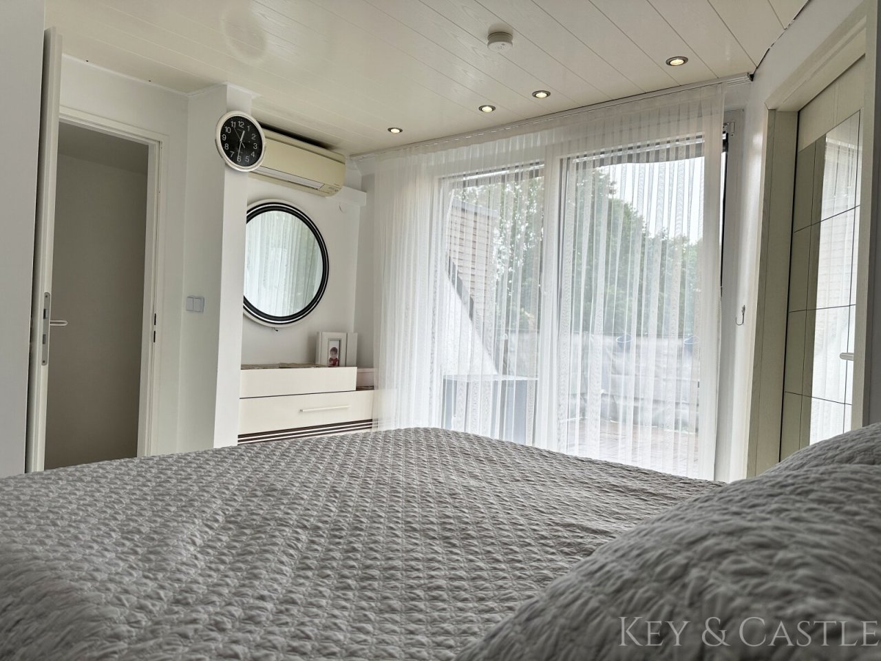 Master-Bedroom Master-Bedroom