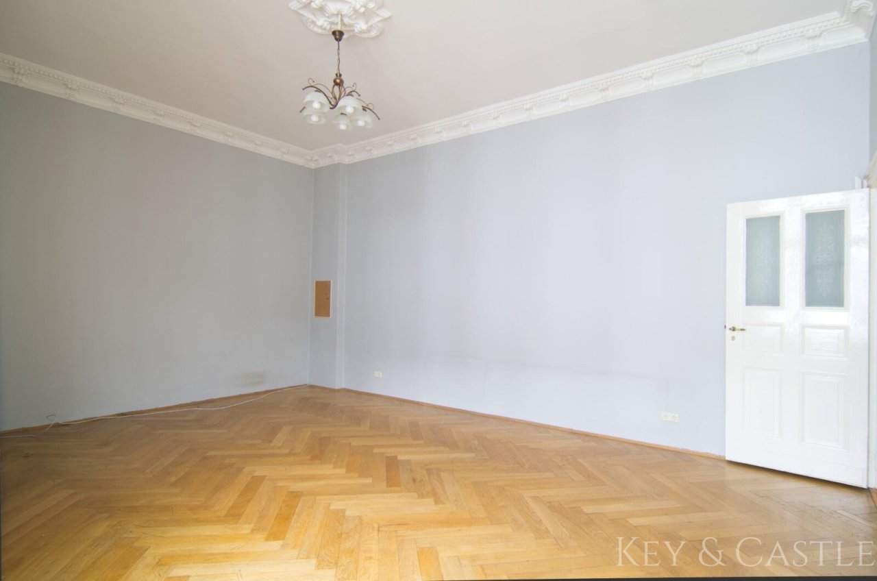 Vielseitig nutzbarer Raum, ideal als Wohn- oder Schlafzimmer
