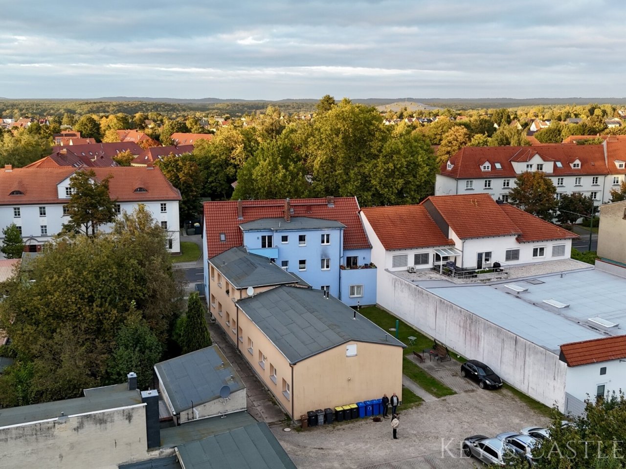 Luftansicht Rückseite mit Zufahrt und HInterhaus Luftansicht Rückseite mit Zufahrt und HInterhaus