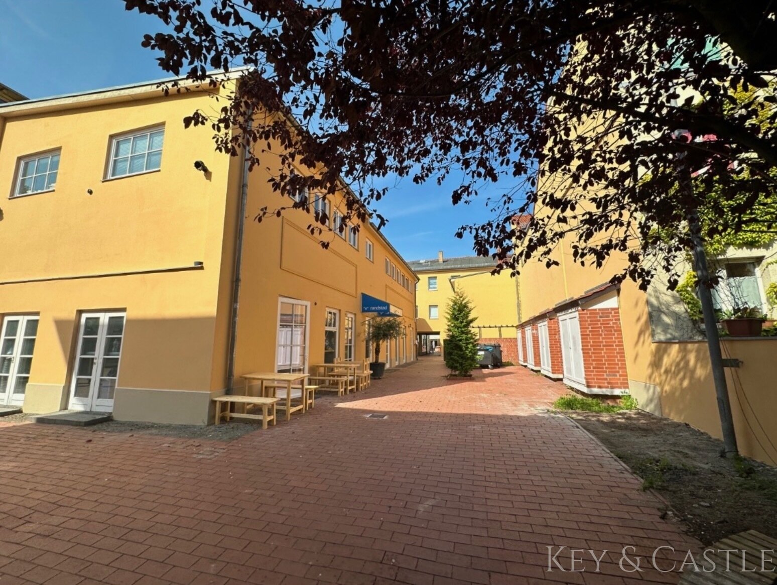 Innenhof mit Remise Innenhof mit Remise