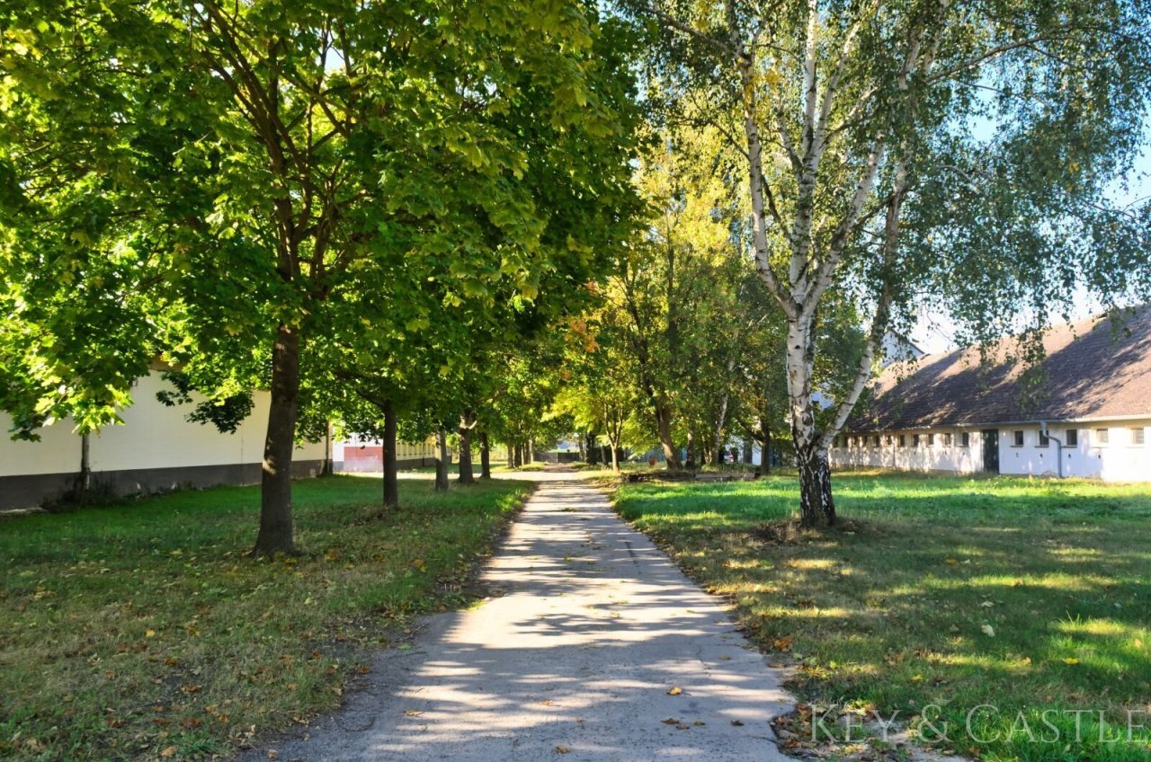 Zufahrt 1. Zufahrt 1.