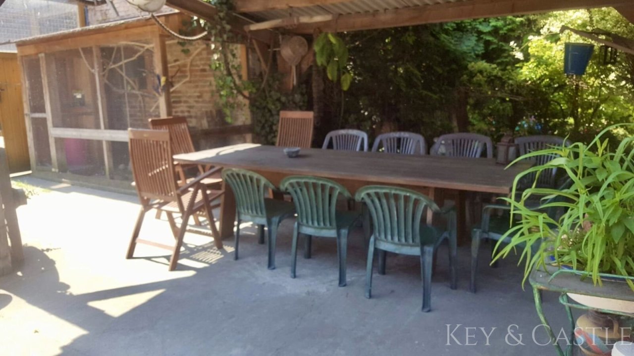 Überdachte Sitzecke Überdachte Sitzecke