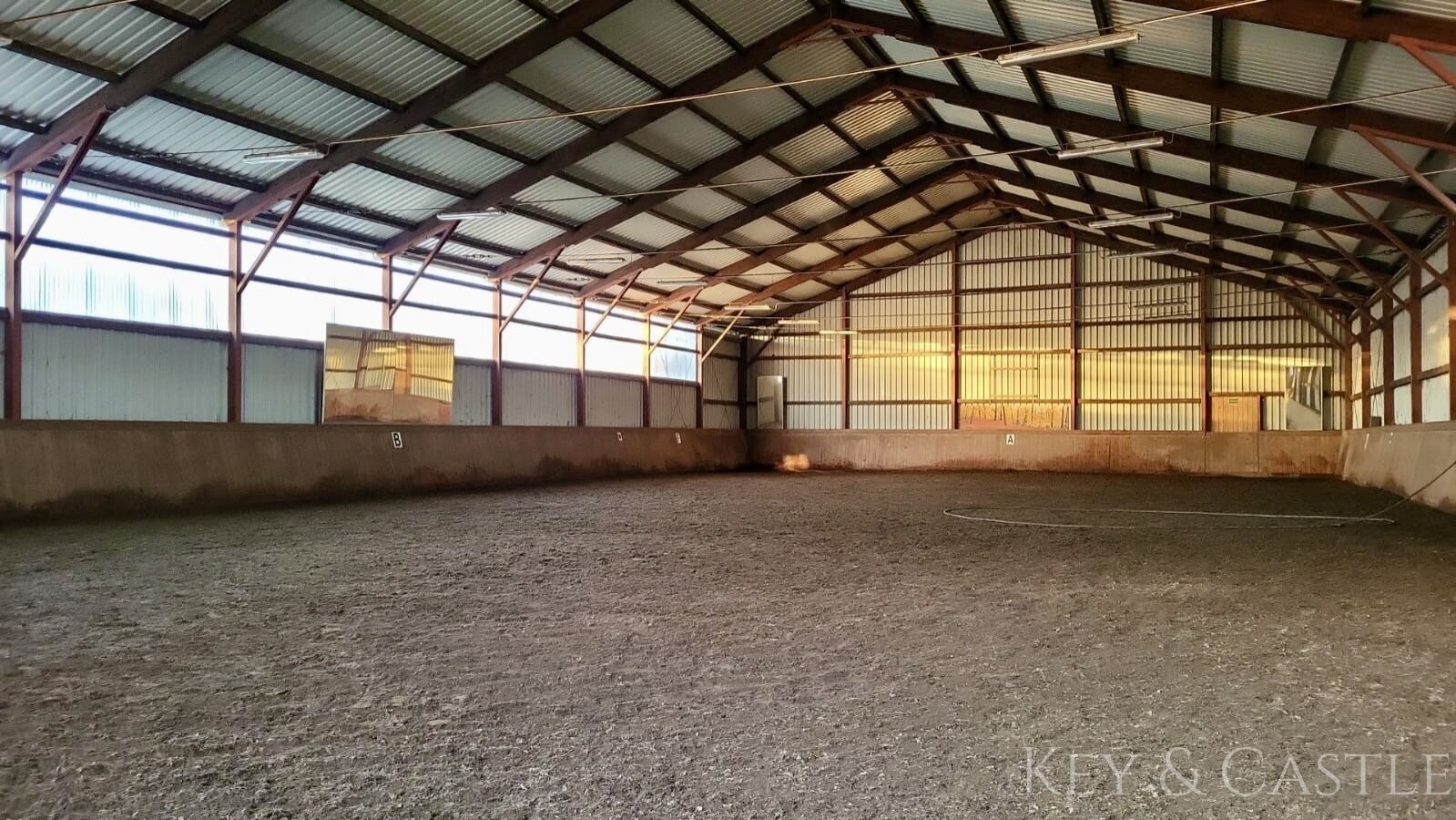 Reithalle (20 x40m) Reithalle (20 x40m)