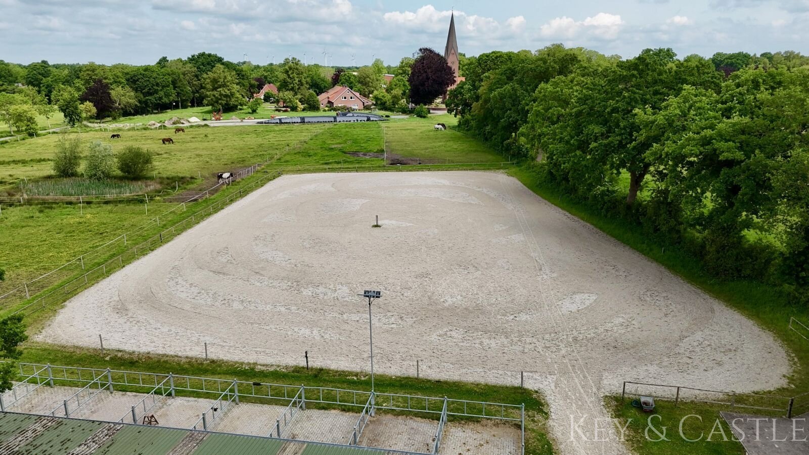 Außenplatz 50x70m Außenplatz 50x70m