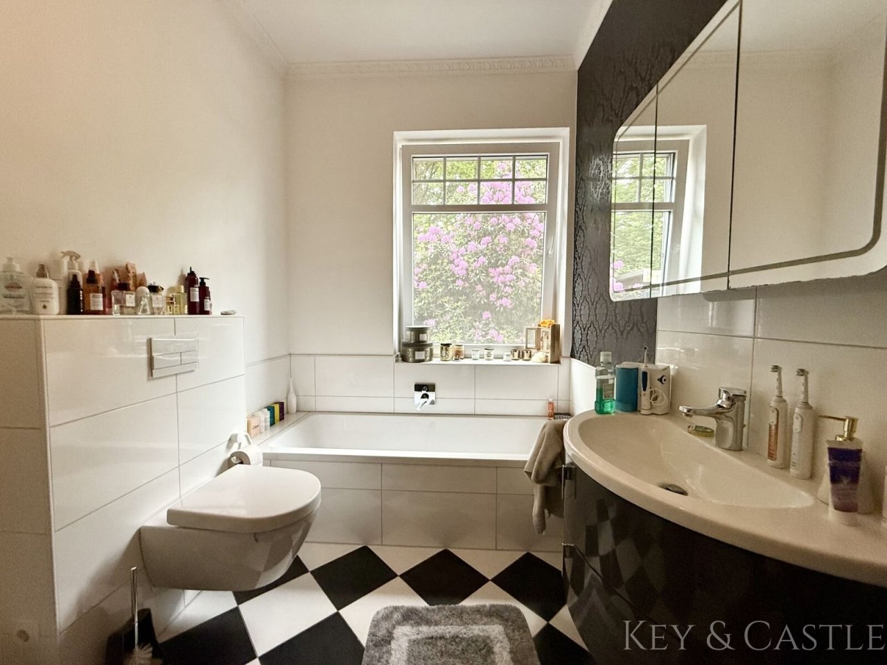 Badezimmer EG:  Badezimmer EG: