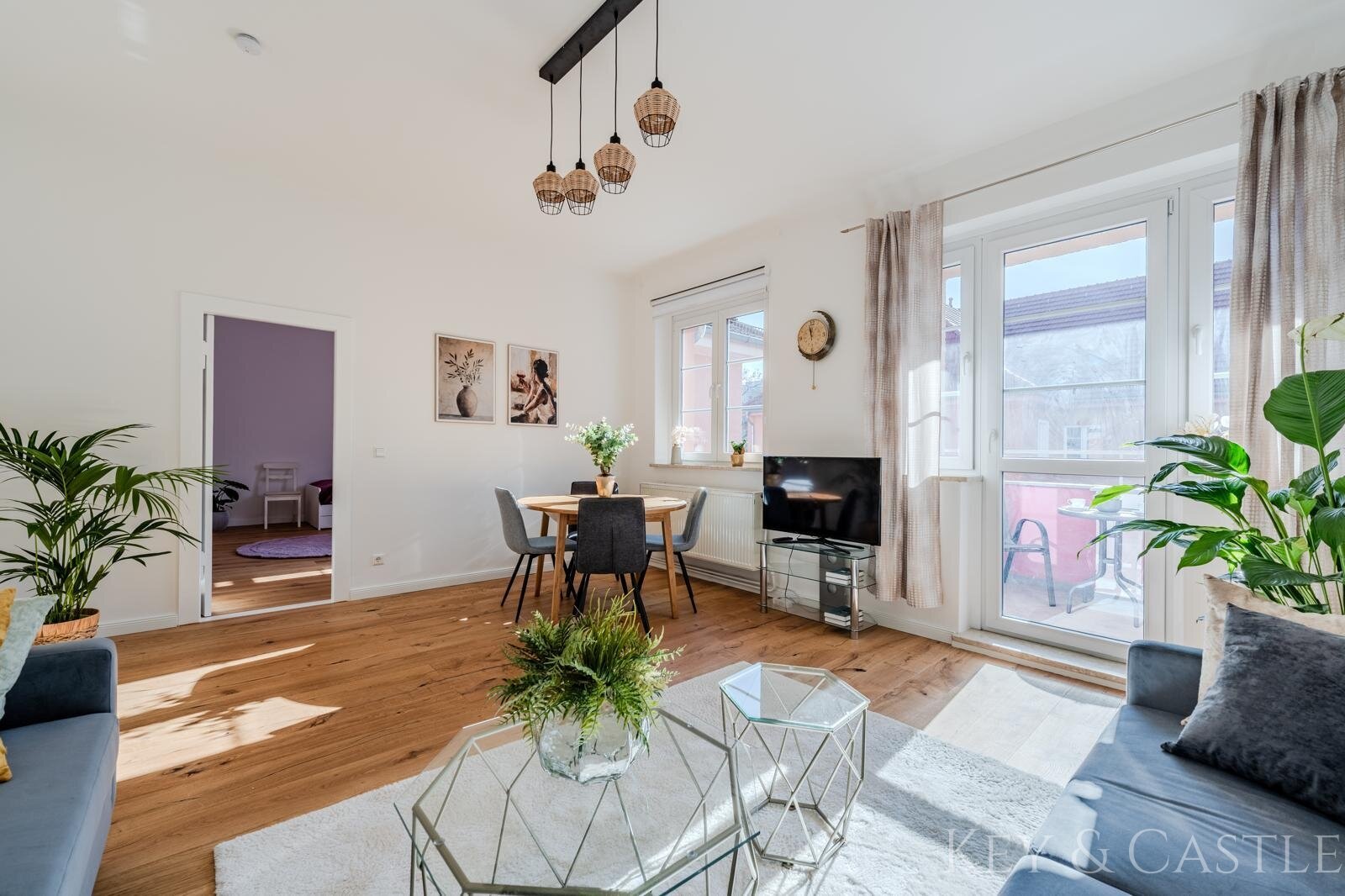 Einziehen & wohlfühlen: Kernsanierte 4-Zimmer-Wohnung mit Balkon & Extrafläche 