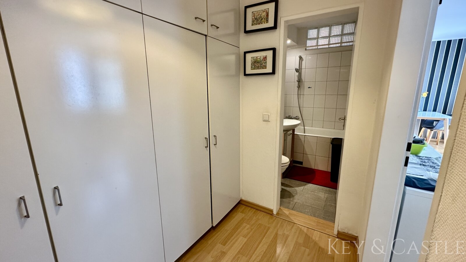 Flur mit Wandschrank