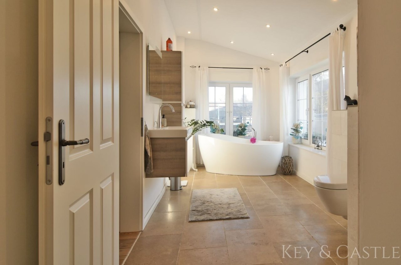 großzügiges Badezimmer EG.