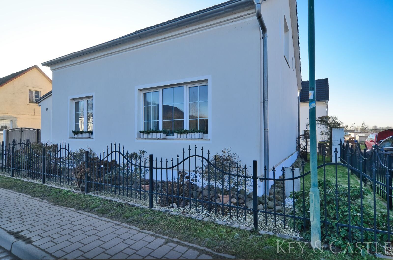 Hausansicht von der Straße aus 