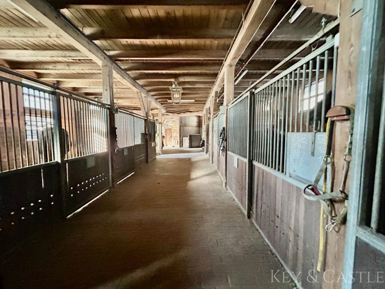 Stable aisle main stable