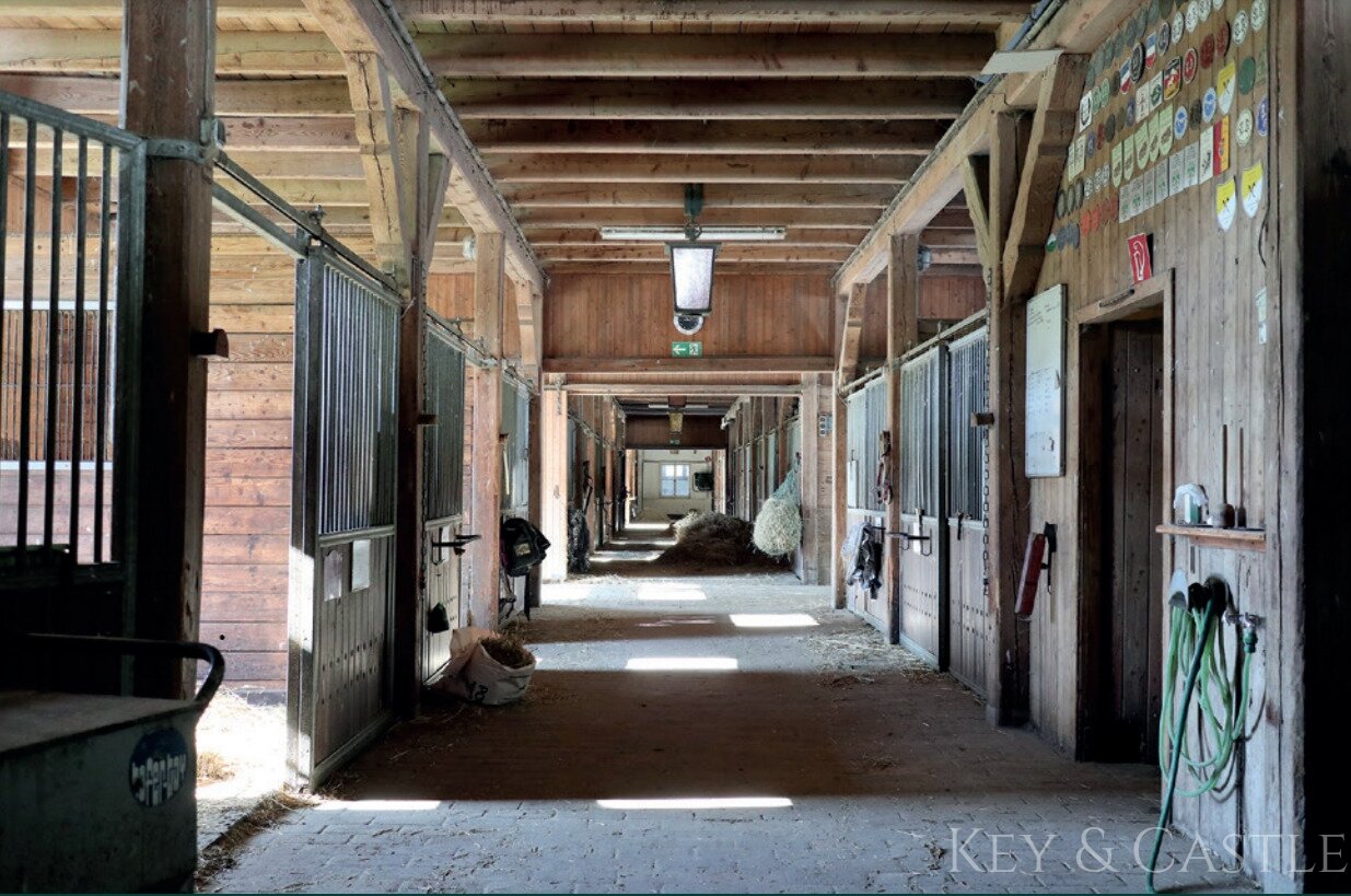Stable aisle main stable