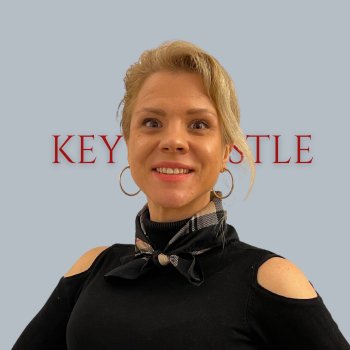 Key & Castle - Frau Lucia  Soproni